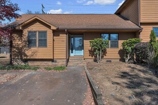 100 Sunningdale Ct in Easley, SC - Building Photo