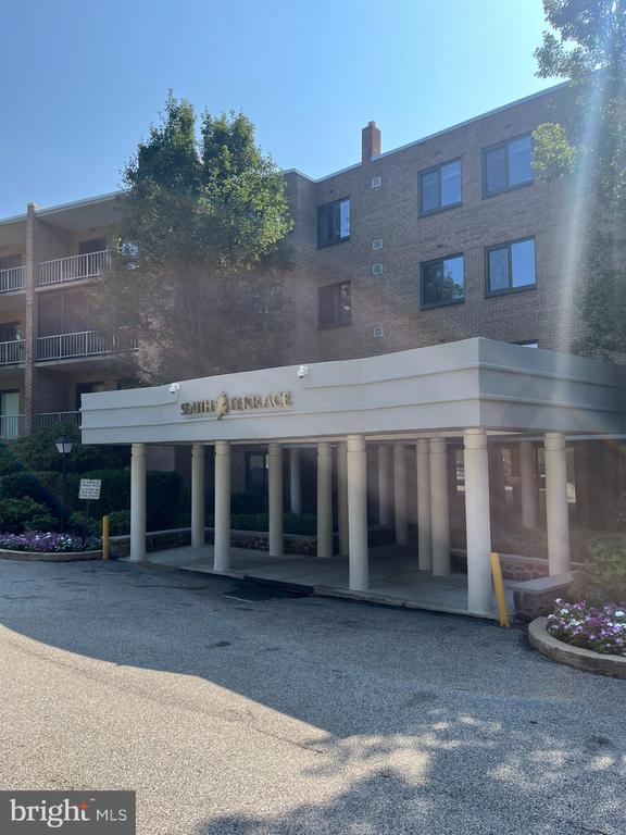 property at 1637 Oakwood Dr