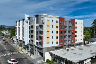 888 4th Street in Santa Rosa, CA - Foto de edificio - Building Photo