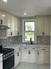 280 Meriden Rd in Waterbury, CT - Building Photo - Building Photo