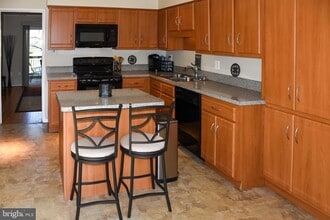 11768 Indian Ridge Rd in Reston, VA - Building Photo - Building Photo