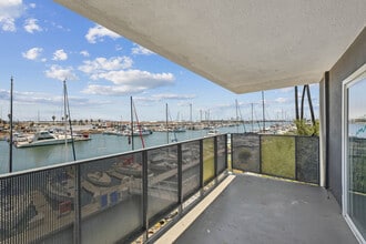 Paz Mar in Oxnard, CA - Foto de edificio - Building Photo