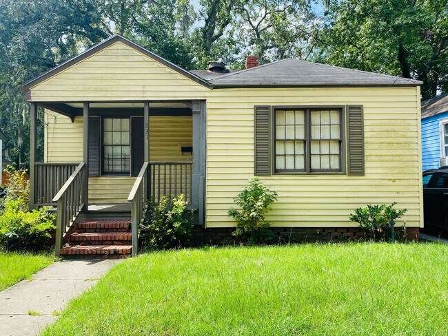 property at 831 Hamilton Ct