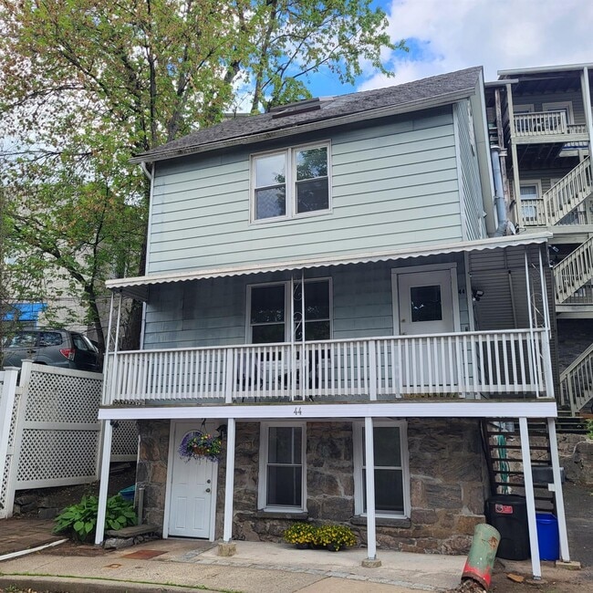property at 44 Ridge St