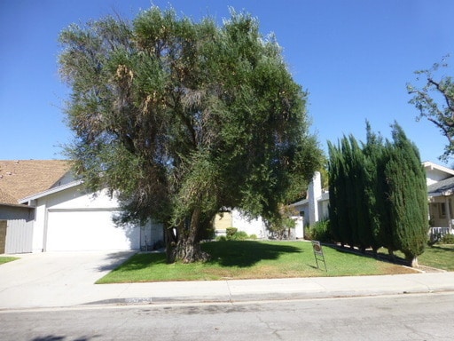 property at 25314 Vía Saludo