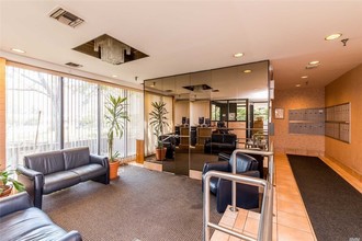 141 Great Neck Rd-Unit -2H in Great Neck, NY - Building Photo - Building Photo