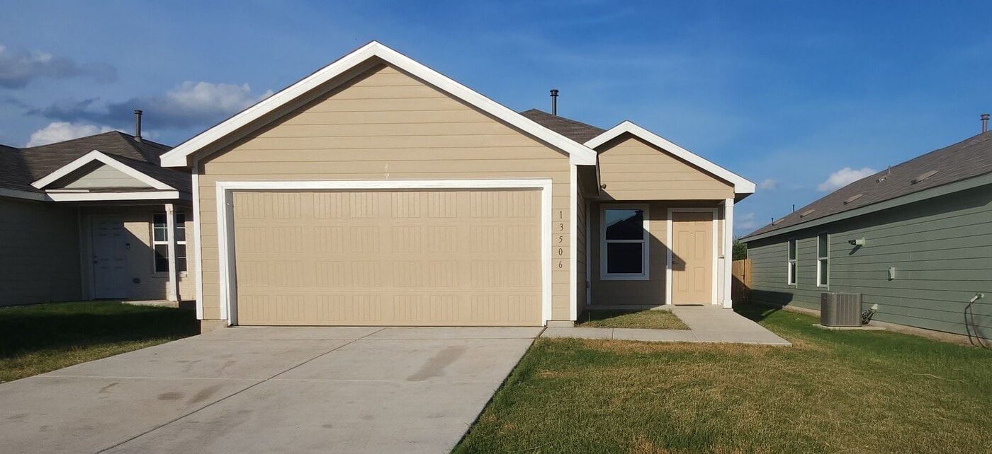 13506 Pelican Crossing in San Antonio, TX - Building Photo