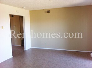 10946 Decatur Rd in San Diego, CA - Building Photo - Building Photo