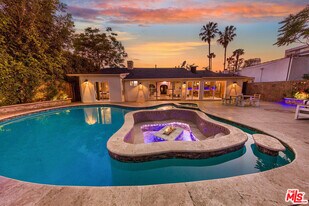 1416 Pandora Ave in Los Angeles, CA - Building Photo