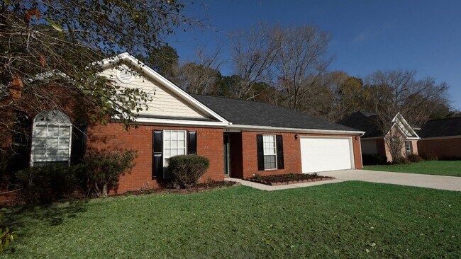 84 Ryan Dr in Richmond Hill, GA - Building Photo - Building Photo