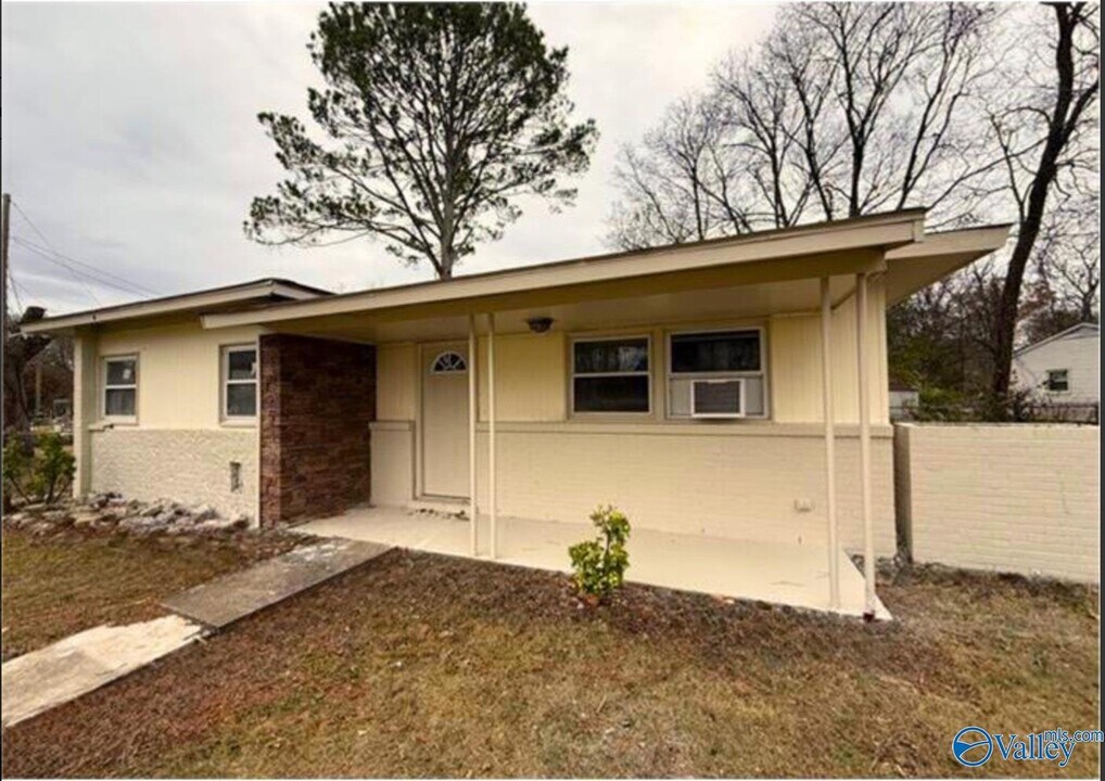 2431 Bluestone Cir NW in Huntsville, AL - Building Photo