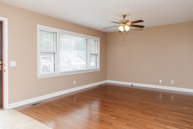 801 Sunny Ln in Murray, KY - Building Photo - Building Photo
