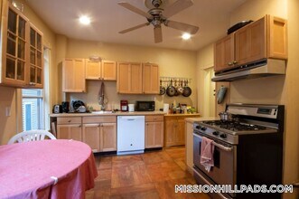 142 Calumet St, Unit 2 in Boston, MA - Foto de edificio - Building Photo