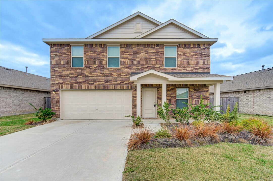 9910 Oakheath Blf Dr in Baytown, TX - Building Photo