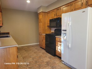 1724 Stony Pt in Wichita, KS - Foto de edificio - Building Photo