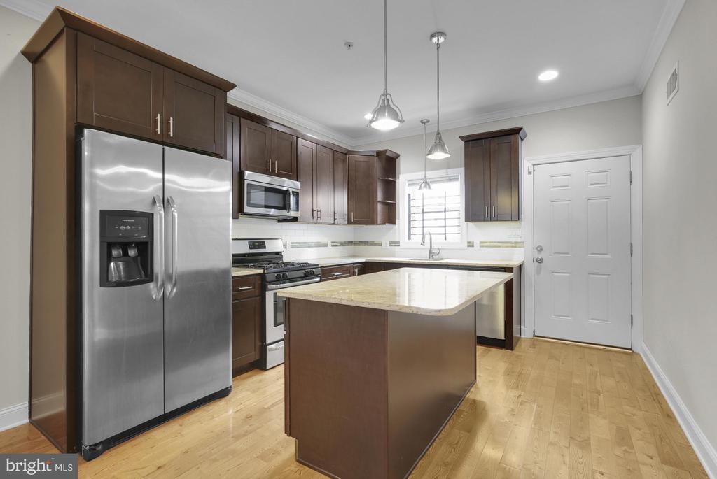 1907 E Boston St in Philadelphia, PA - Building Photo