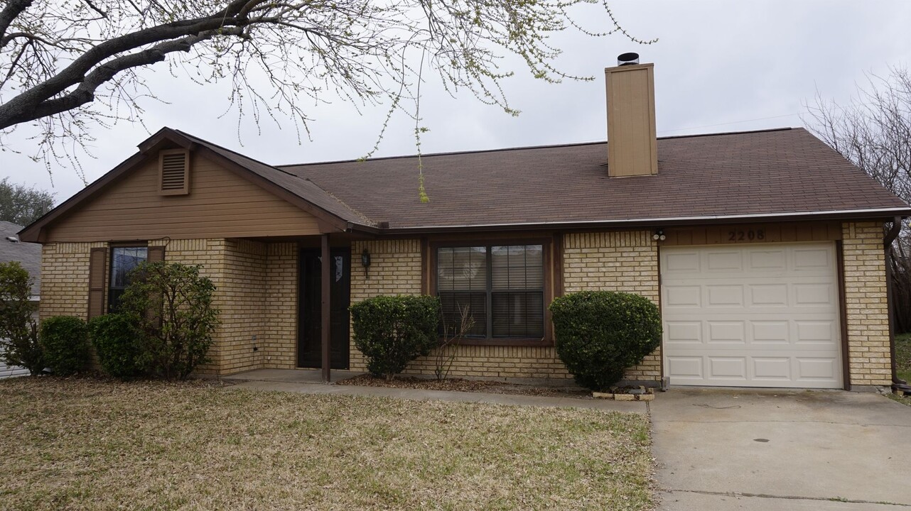 2208 Woodlands Dr in Killeen, TX - Building Photo