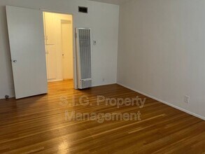1702 W Victory Blvd in Burbank, CA - Building Photo - Building Photo