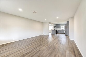 6026 Clarewood Dr in Houston, TX - Building Photo - Building Photo