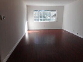 4267 Van Nuys Blvd in Sherman Oaks, CA - Building Photo