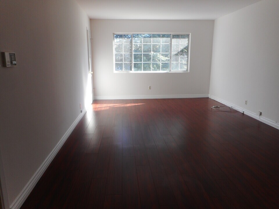 4267 Van Nuys Blvd in Sherman Oaks, CA - Foto de edificio