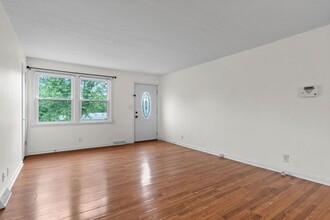 1317 Courtney Dr in Clarksville, TN - Building Photo - Building Photo