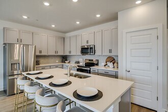 517 Emory Crossing Blvd in Hutto, TX - Foto de edificio - Building Photo