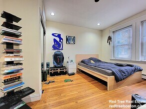 94 Pleasant St, Unit 2 in Brookline, MA - Foto de edificio - Building Photo