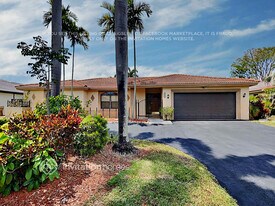 6251 Sedgewyck Cir W in Davie, FL - Building Photo