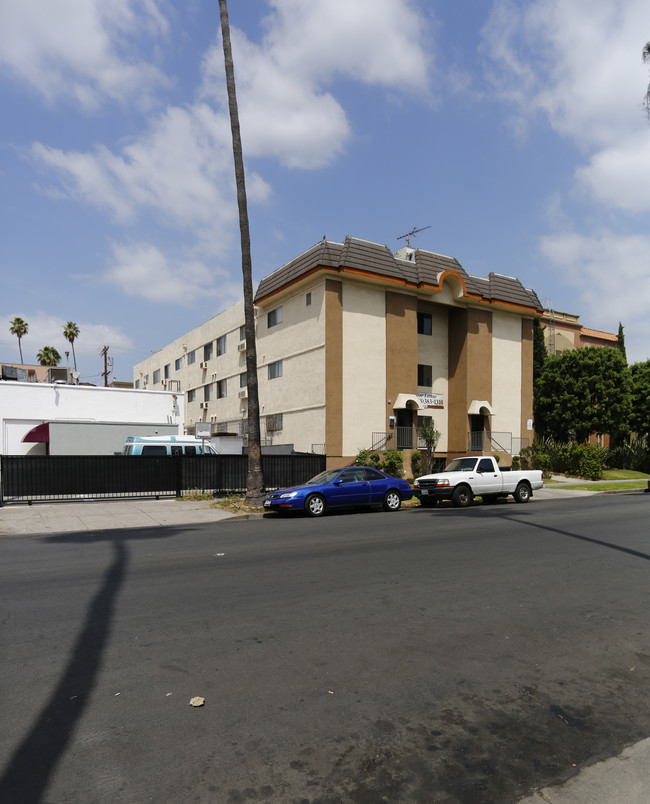 545 S Manhattan Pl in Los Angeles, CA - Foto de edificio - Building Photo