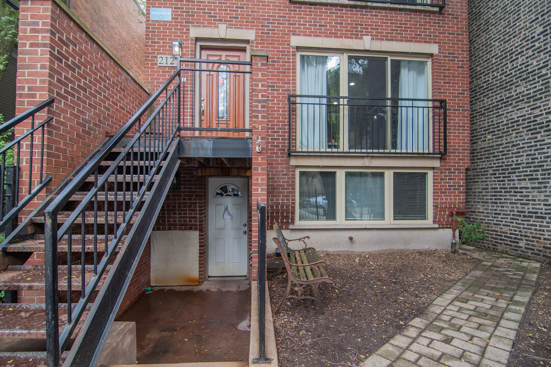 2127 N Clark St in Chicago, IL - Building Photo