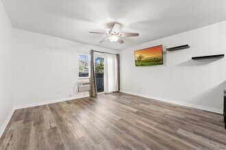 4860 Rolando Ct, Unit 27 in San Diego, CA - Building Photo - Building Photo