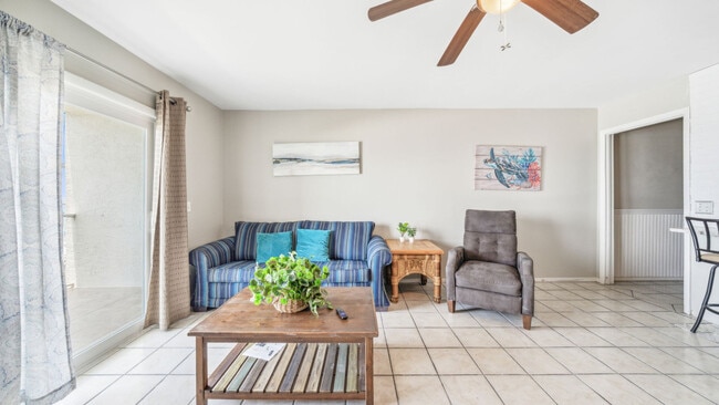 8743 Thomas Dr in Panama City Beach, FL - Building Photo - Building Photo