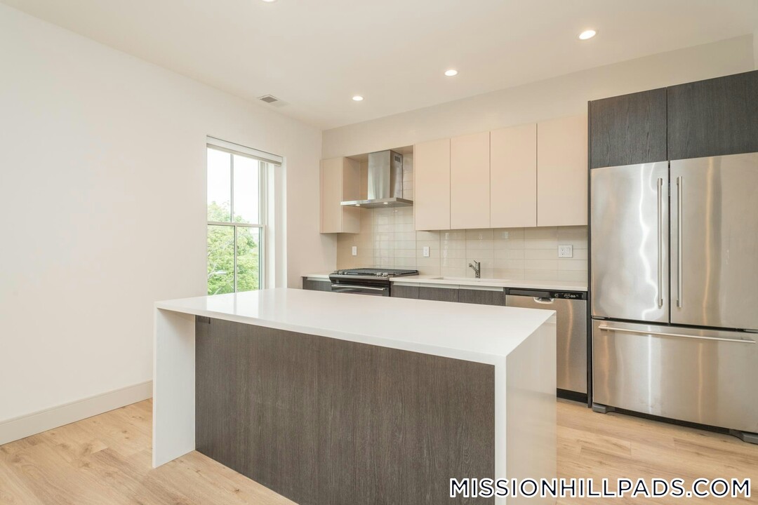 178 St Alphonsus St in Boston, MA - Building Photo