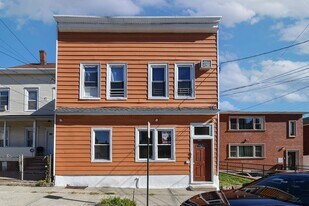 208 4TH St in Passaic, NJ - Building Photo