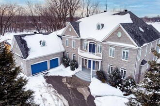 3 Thérèse-Casgrain Rue in Laval, QC - Building Photo - Building Photo