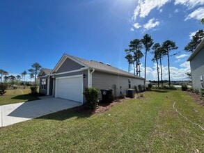 1237 Pampas Grass Dr in Castle Hayne, NC - Building Photo - Building Photo