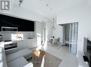 308 Jarvis St in Toronto, ON - Building Photo - Building Photo