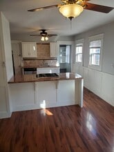 11 Elm St, Unit 11 Elm Street in Derby, CT - Foto de edificio - Building Photo