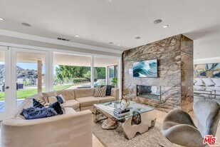 2177 Summitridge Dr in Beverly Hills, CA - Building Photo