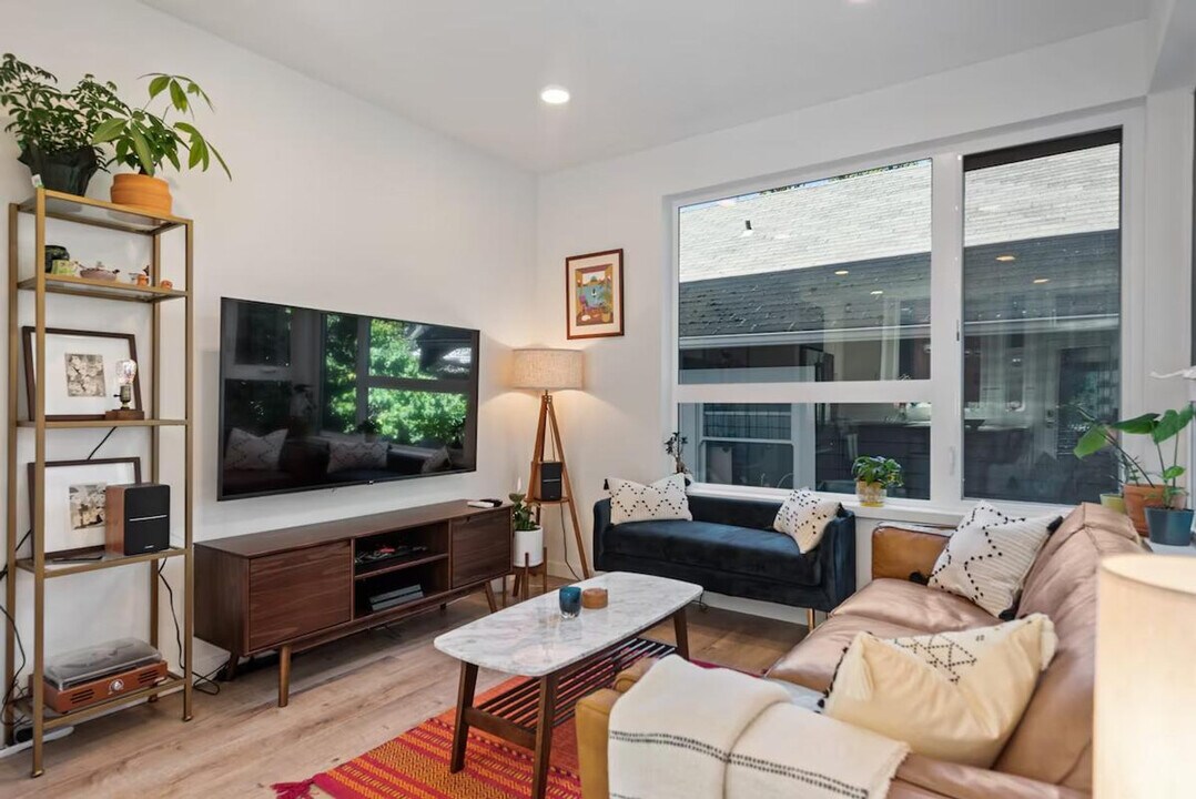509 10th Ave E in Seattle, WA - Building Photo