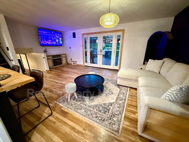 property at 121 S Jamestown Rd