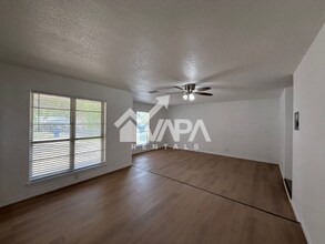 7215 Hickory Grove Dr in San Antonio, TX - Building Photo - Building Photo