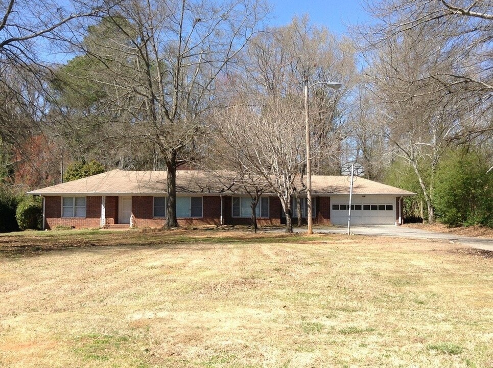 1245 Hull Rd in Athens, GA - Building Photo