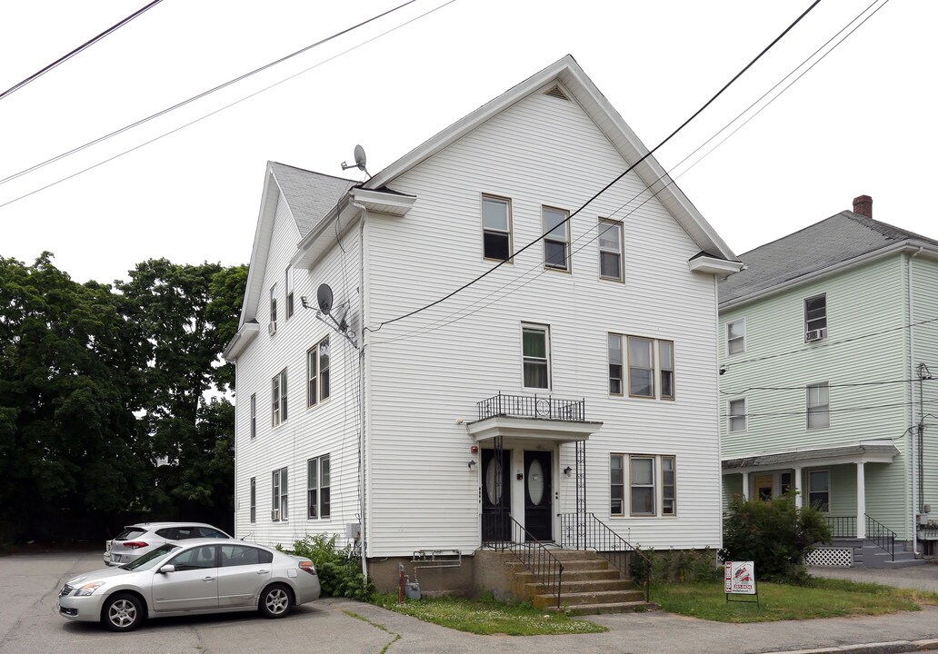 49-51 Grove St in Pawtucket, RI - Building Photo