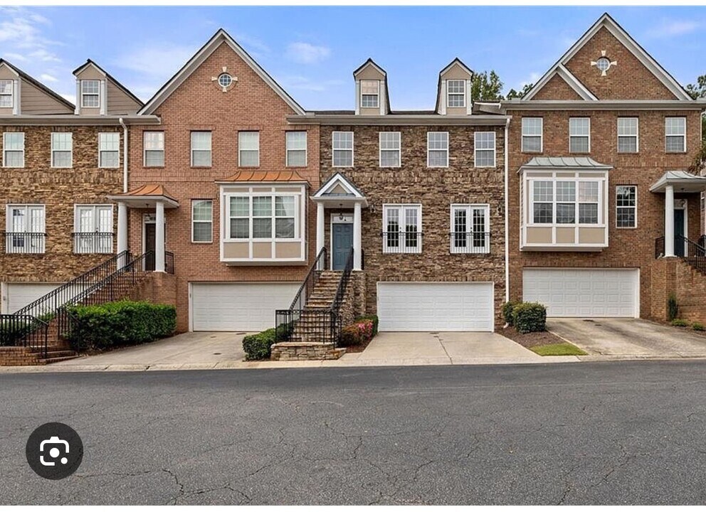 10870 Brunson Dr in Duluth, GA - Building Photo