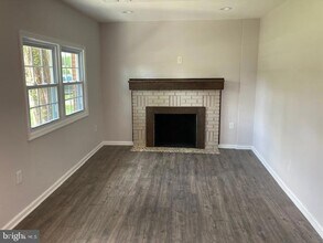 6438 Windham Ave in Alexandria, VA - Foto de edificio - Building Photo