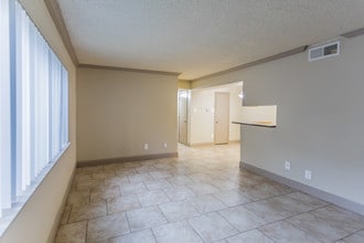 Villa De Cancun in Little Rock, AR - Foto de edificio - Interior Photo