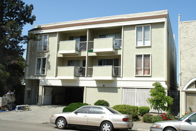 2520 Regent St in Berkeley, CA - Foto de edificio - Building Photo