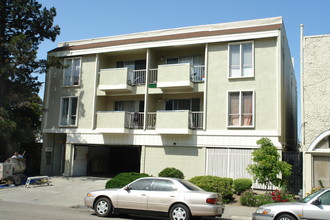 2520 Regent St in Berkeley, CA - Foto de edificio - Building Photo